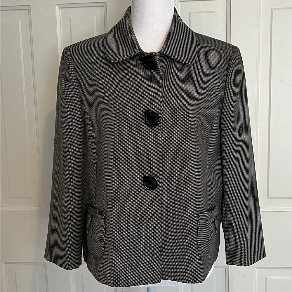🔥Price drop! Tahari Jacket Size 10- almost gone!